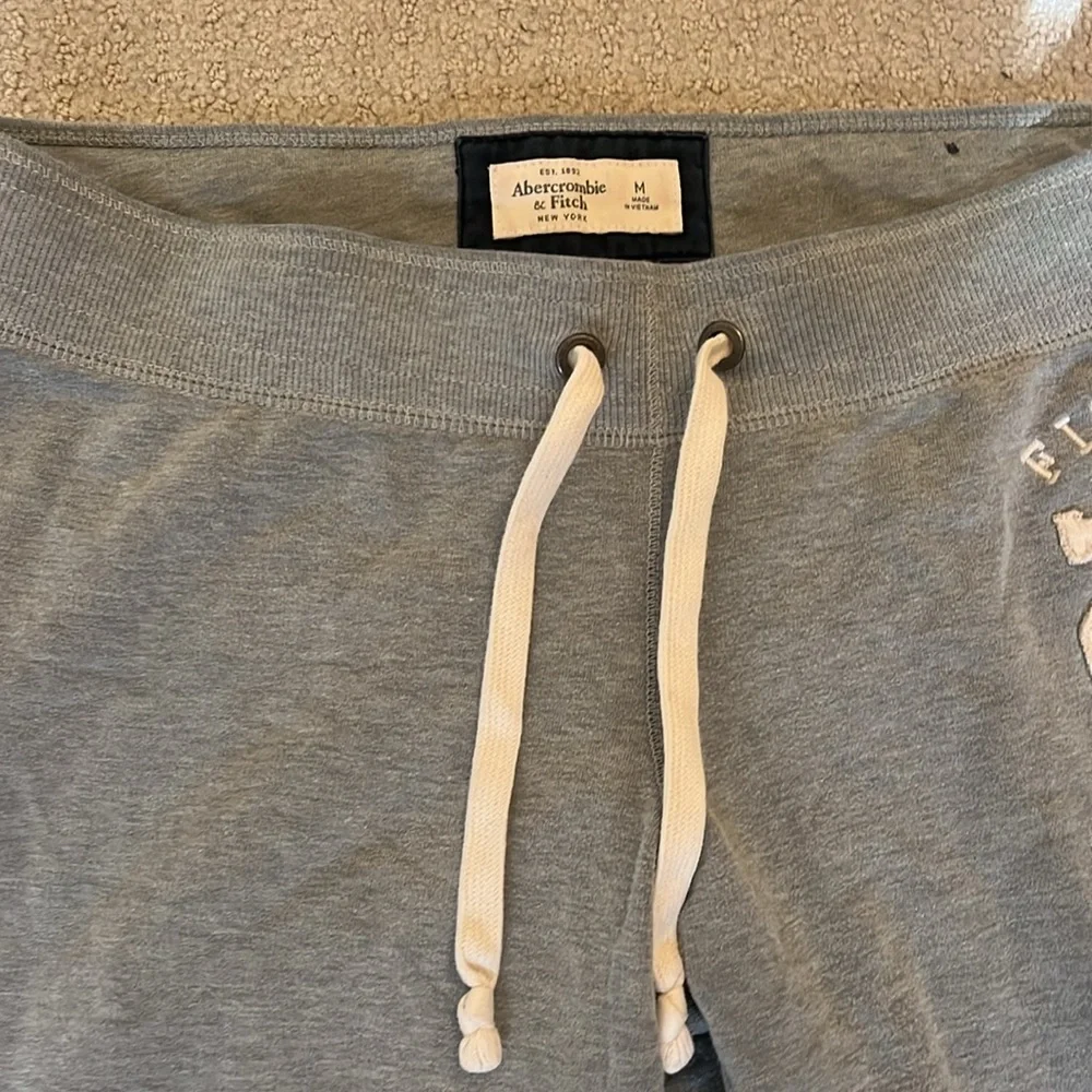 Abercrombie and Fitch grey sweatpants - Picture 3 of 7